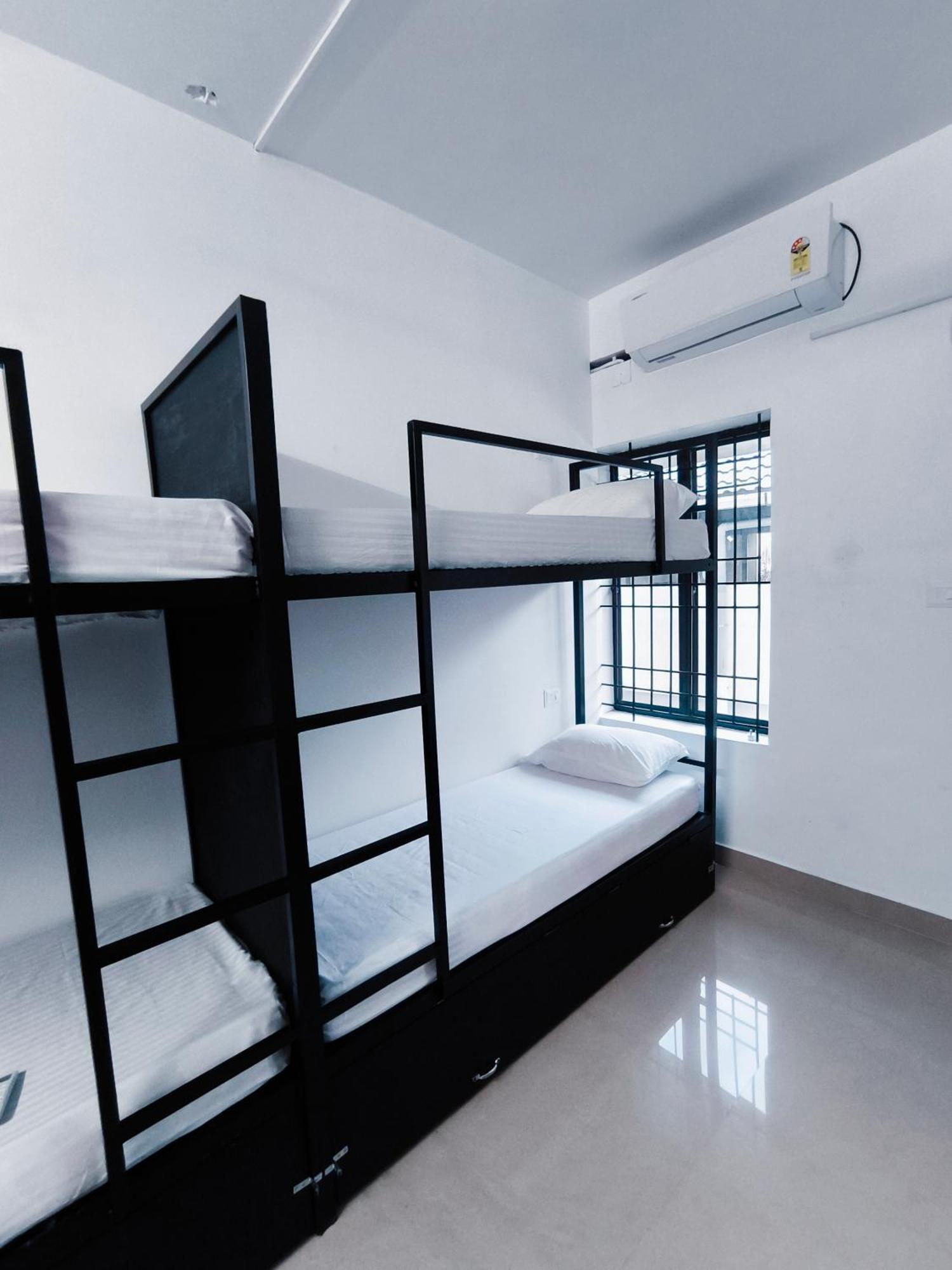 Hostel Stayzo Kochi Exterior photo